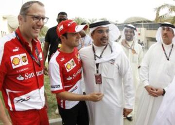Felipe Massa conversa con el príncipe heredero de Bahrain, Salman bin Hamad al-Khalifa.