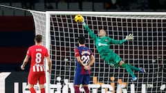 Why is Ter Stegen not playing for Barcelona against Antwerp in UCL?