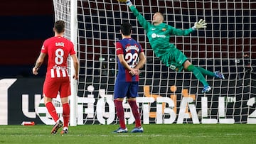 Iñaki Peña will guard the net for Barcelona in the final game of the Champions League group stage.