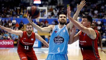 Aleksandar Cvetkovic, del Cafes Candelas Breog&aacute;n, ante Jonathan Barreiro, del Tecnyconta Zaragoza.