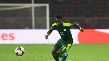 Senegal's defender Bouna Sarr runs with the ball during the Africa Cup of Nations (CAN) 2021 final football match between Senegal and Egypt at Stade d'Olembe in Yaounde on February 6, 2022. (Photo by Daniel BELOUMOU OLOMO / AFP)