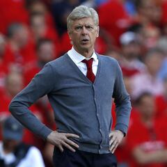 Wenger 'regresa' a los banquillos