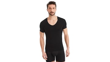 Camiseta interior antisudor negra para hombre en Amazon