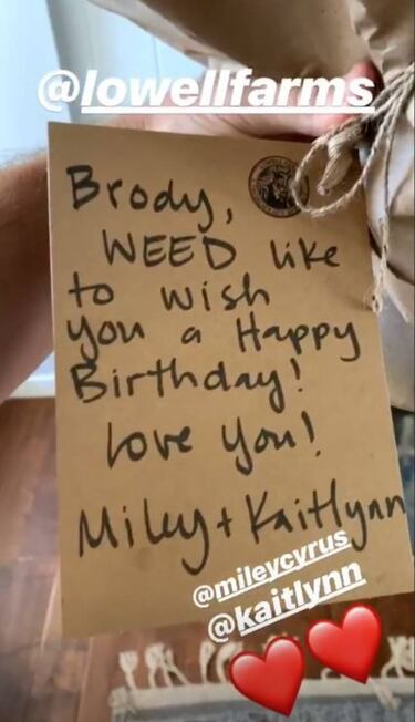 Miley Cyrus le regaló marihuana al ex de Kaitlynn Carter