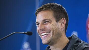 GRA400. MADRID, 26/09/2017.- El defensa del Chelsea, el español César Azpilicueta durante la rueda de prensa previa al partido de Liga de Campeones que disputarán mañana frente al Atlético de Madrid y Chelsea CF en el Estadio Wanda Metropolitano. EFE / Rodrigo Jimenez