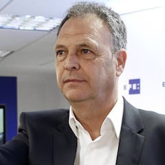 Caparrós renueva por un año