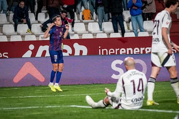 Ortu?o celebra su gol ante el Albacete