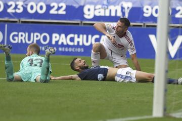 Aunque su tarea no es la de marcar goles, Alcalá se asomó por la portería del Oviedo para hacer un doblete (1-3). Y lo hizo con dos tantos prácticamente calcados, en dos envíos de córner y apareciendo en el primer palo para rematar con la cabeza al fondo de la portería. Con esta victoria, el Cartagena se mantiene en el playoff y acecha el ascenso directo.