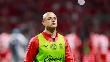 MEX3135. TOLUCA (MÉXICO), 16/02/2025.- Javier Hernández de Guadalajara reacciona este sábado, al finalizar un partido de la séptima jornada del torneo Clausura 2025 de la Liga MX entre Diablos Rojos de Toluca y Chivas de Guadalajara, en el estadio Nemesio Díez en Toluca (México). EFE/ Alex Cruz