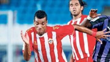 <b>SU TURNO. </b>Michel, en el primer partido de Liga ante el Valladolid conduciendo el balón con rapidez.