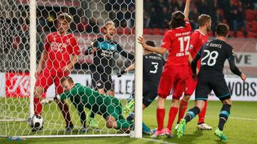 El gol del defensa mexicano no fue suficiente, pues a ‘Los Granjeros’ se les fue el triunfo al 90+2’ contra el Twente. Andrés Guardado también jugó el encuentro completo.