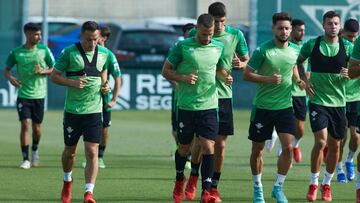 Canales, junto a sus compañeros.