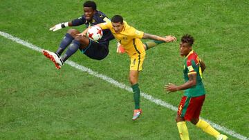Soccer Football - Cameroon v Australia - FIFA Confederations Cup Russia 2017 - Group B - Saint Petersburg Stadium, St. Petersburg, Russia - June 22, 2017 Cameroon’s Fabrice Ondoa and Adolphe Teikeu in action with Australia’s Tim Cahill REU