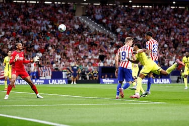 2-0. Conduce Marcos LLorente por su banda derecha. El defensa cuelga el balón tenso, al segundo palo, donde llega Nico González, superando a Santiago Mouriño, para rematar de cabeza y batir a Luiz Lúcio.