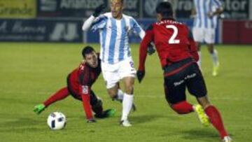 Fabio Espinho (c) durante un partido de Copa con el M&aacute;laga.