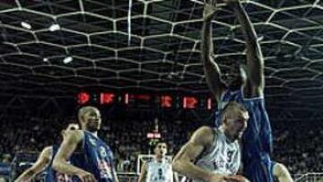 El Real Madrid ha tenido que sufrir más de la cuenta para vencer a Estudiantes.