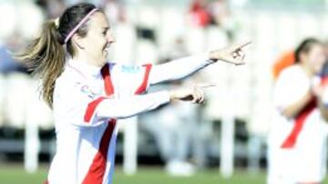 Patricia Mascaró celebra el gol que abrió la senda del triunfo del Rayo ante el Collerense.