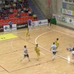 Bestialidad en el fútbol sala: sienta a cuatro y marca a placer