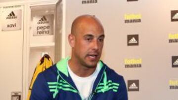 Reina presentó hoy sus nuevos guantes y botas.