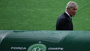 Football Soccer - Brazil v Colombia - International friendly - Nilton Santos stadium - Rio de Janeiro, Brazil - 25/1/17 - Head coach Jose Pekerman of Colombia reacts. REUTERS/Sergio Moraes