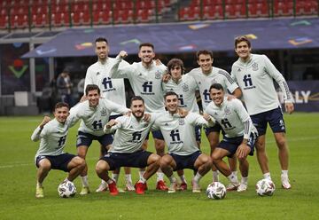 Sergio Busquets, Aymeric Laporte, Bryan Gil, Eric Garcí­a, Marcos Alonso,  Yeremi Pino, Sergi Roberto, Koke, Ferrán Torres y Pedro Porro.