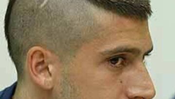 <b>COMO CASTIGO.</B> Los responsables de la ciudad de Izmir han decidido cambiar el nombre a la calle Umit Davala, después de que tras la Copa del Mundo le rindieran ese honor al centrocampista del Galatasaray.