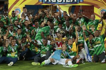 El festejo fue en el estadio Atanasio Girardot y las figuras de ese Cali eran: Harold Preciado, Andrés Roa, Andrés Pérez, Frank Fabra y Helibelton Palacios.