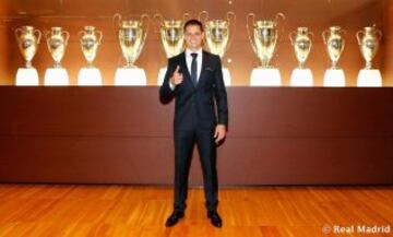 Primer d¨ªa de Chicharito en Madrid
