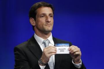 Belletti fue el encargado de sacar los nombres del bombo 2.