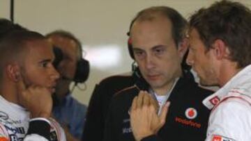 <b>PUNTOS Y ABANDONO. </b>Hamilton y Button, en Abu Dhabi.