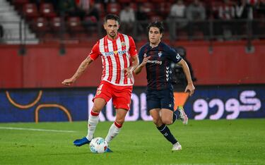 El Almería arrolla al principio, sestea al final y mete en un problema al Eibar