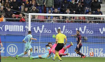 Jordi Alba scores the second goal for Barcelona. 0-2