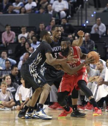 Excelente acogida para la NBA en Ciudad de México. Gran éxito antes, durante y después del partido en el primer partido oficial en suelo mexicano desde 1997. Howard, Harden, Wiggins... un día inolvidable para los aficionados mexicanos.