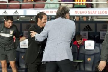 Simeone y el Tata Martino se saludan antes del partido