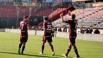 Braghieri celebra el gol anotado en el descuento para Lanús contra Newell's.