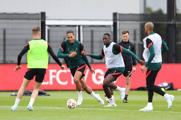 Imágenes del entrenamiento de Liverpool a tres días de jugar ante Real Madrid en la final de la Champions. Los Reds buscan su séptimo título en la Copa de Europa.