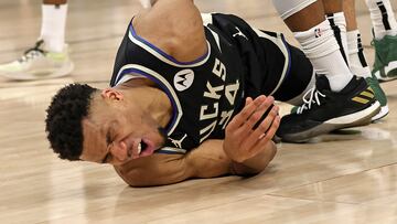 MILWAUKEE, WISCONSIN - APRIL 16: Giannis Antetokounmpo #34 of the Milwaukee Bucks is injured during Game One of the Eastern Conference First Round Playoffs against the Miami Heat at Fiserv Forum on April 16, 2023 in Milwaukee, Wisconsin. NOTE TO USER: User expressly acknowledges and agrees that, by downloading and or using this photograph, User is consenting to the terms and conditions of the Getty Images License Agreement.   Stacy Revere/Getty Images/AFP (Photo by Stacy Revere / GETTY IMAGES NORTH AMERICA / Getty Images via AFP)