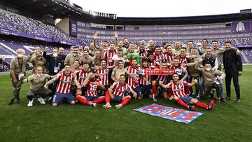 Los futbolistas del Atlético celebran la Liga en Valladolid.