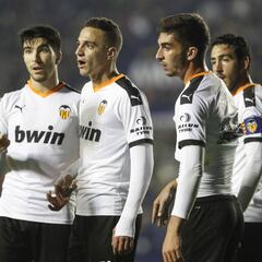 Los agentes de Carlos Soler y Ferran Torres, en Ámsterdam