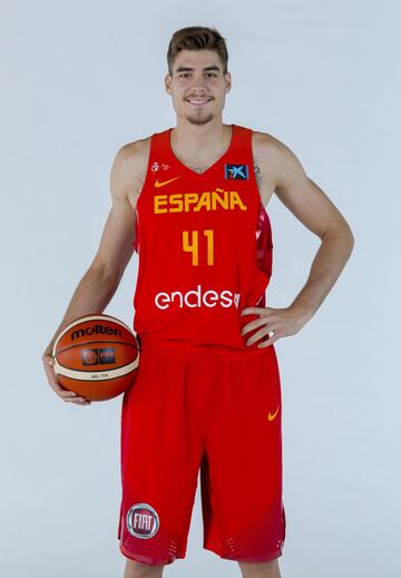 Spain's international basketball team kicks off with official photos