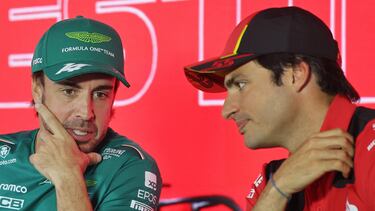 Fernando Alonso y Carlos Sainz, durante una rueda de prensa de la actual temporada de Fórmula 1.