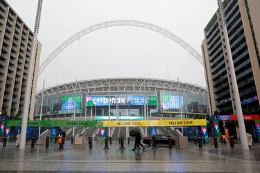 Desde Trafalgar Square hasta Regent Street, los dos grandes puntos de interés para aficionados y turistas, los escudos, banderas y pancartas del Real Madrid y Borussia de Dortmund adornan las calles londinenses.
