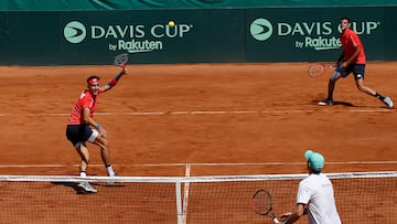 Tenis, Chile vs Eslovenia
Vista general del partido de Copa Davis Grupo Mundial I entre Alejandro Tabilo y Tomas Barrios contra Blaz Rola y Sebastian Dominko de Eslovenia disputado en el Club Union de Vina Del Mar .
05/03/2022
Sebastian Cisternas/Photosport
Tennis, Chile vs Slovenia
General view of the match for Davis Cup 2022 between Alejandro Tabilo and Tomas Barrios of Chile against Blaz Rola and Sebastian Dominko of Slovenia at the Club Union in Vina Del Mar, Chile.
05/03/2022
Sebastian Cisternas/Photosport