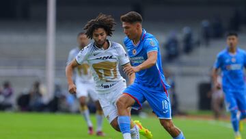 MEXICO CITY, MEXICO - SEPTEMBER 18: Rodrigo Huescas of Cruz Azul fights for the ball with Cesar Huerta of Pumas during the 15th round match between Pumas UNAM and Cruz Azul as part of the Torneo Apertura 2022 Liga MX at Olimpico Universitario Stadium on September 18, 2022 in Mexico City, Mexico. (Photo by Agustin Cuevas/Getty Images)