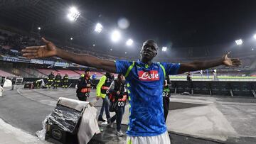 Koulibaly es uno de los azzurri m&aacute;s admirados: el San Paolo corea su nombre en cada partido