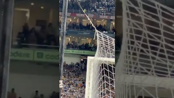 Video: Momento exacto de Nahuel Guzmán utilizando el rayo laser en el Clásico Regio