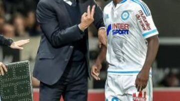 Míchel, con Lass Diarra.