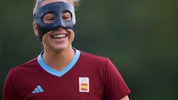 Cata Coll, con una fractura nasal y máscara, es la gran duda del España-Colombia de cuartos de final del torneo femenino de fútbol de los Juegos Olímpicos de París 2024.