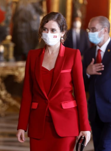 Isabel Díaz Ayuso eclipsa a la Reina Letizia en el desfile del 12 de octubre