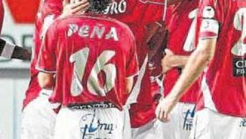 <b>NEGOCIACIÓN. </b>Los capitanes de la plantilla del Murcia le han hecho llegar a Samper sus pretensiones en concepto de primas.